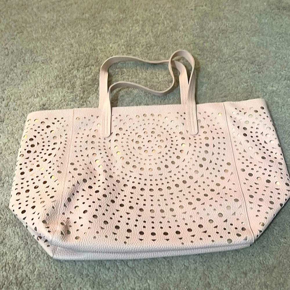 Mauve tote! Perfect for the beach!